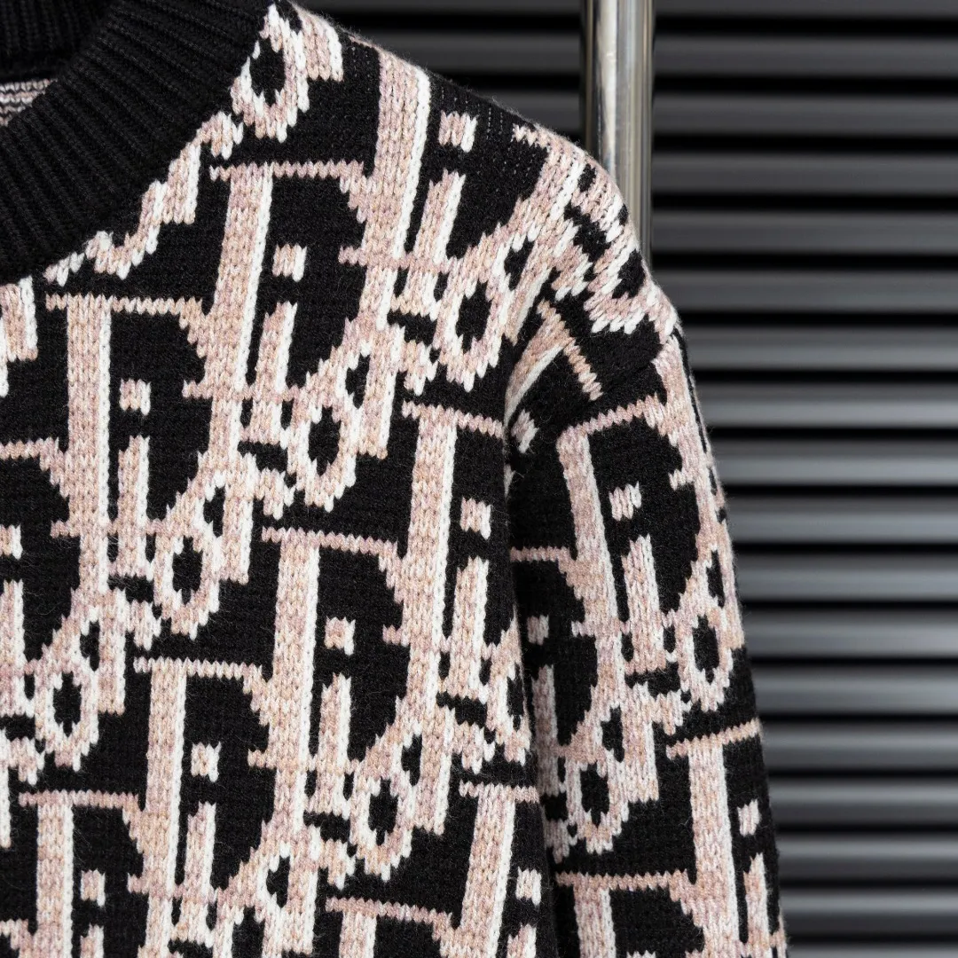 🅿️330 Style: DIOR Dior all-over knitted long-sleeved sweater Size: S-XXL Fabric: Wool blend Accessories: Full set of customized original accessories No gender distinction, same style for men and women