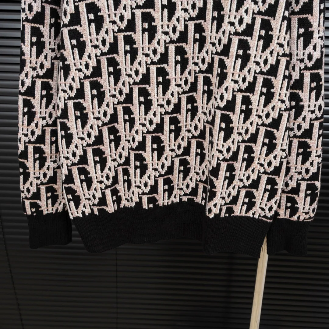 🅿️330 Style: DIOR Dior all-over knitted long-sleeved sweater Size: S-XXL Fabric: Wool blend Accessories: Full set of customized original accessories No gender distinction, same style for men and women