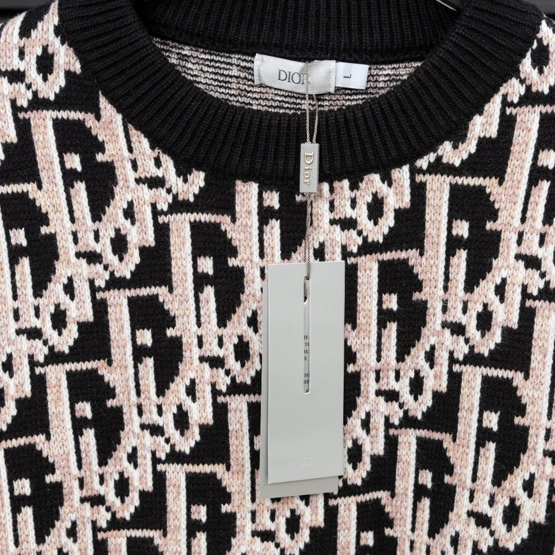 🅿️330 Style: DIOR Dior all-over knitted long-sleeved sweater Size: S-XXL Fabric: Wool blend Accessories: Full set of customized original accessories No gender distinction, same style for men and women