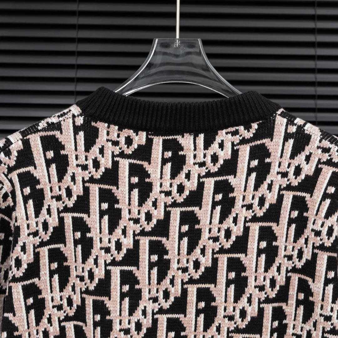 🅿️330 Style: DIOR Dior all-over knitted long-sleeved sweater Size: S-XXL Fabric: Wool blend Accessories: Full set of customized original accessories No gender distinction, same style for men and women