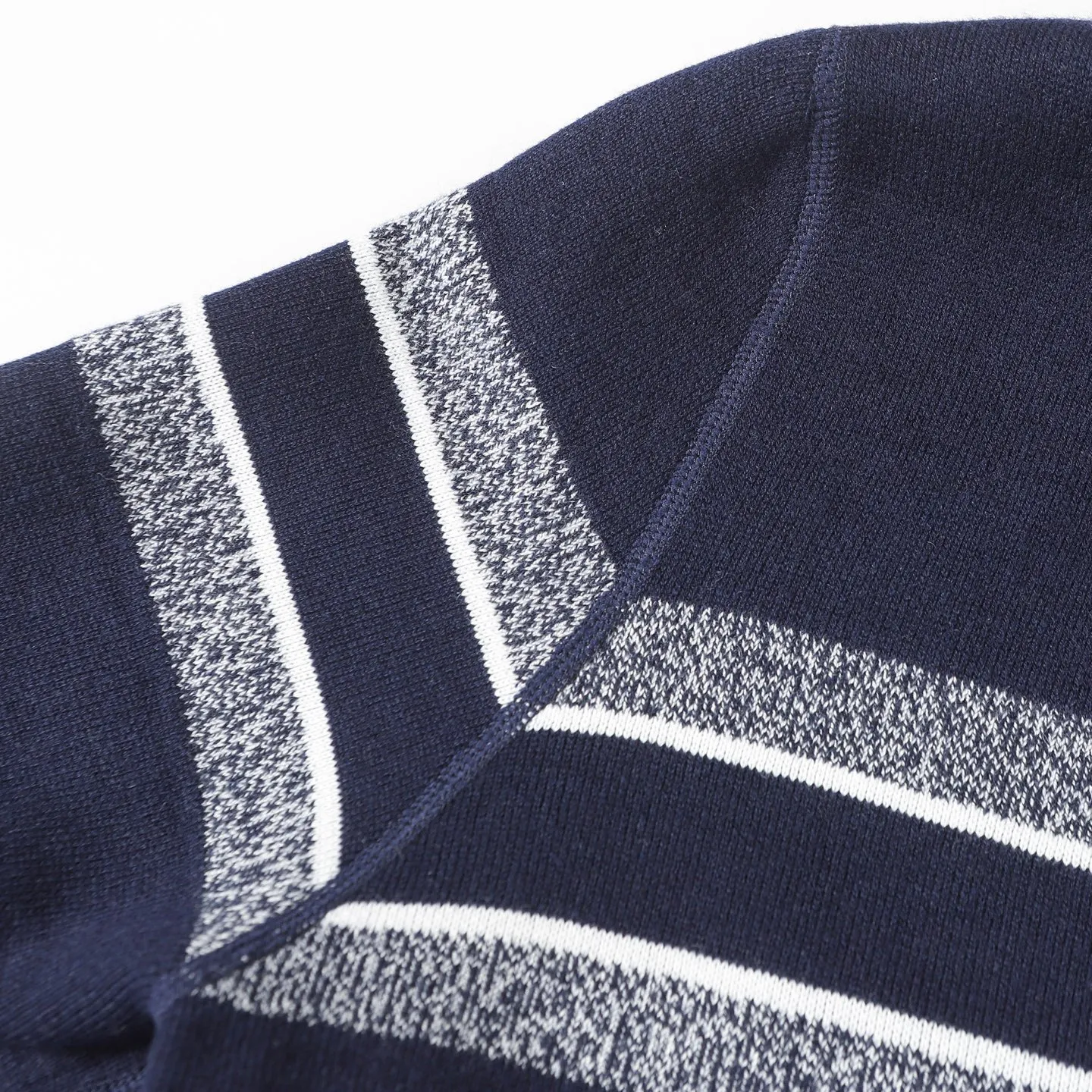 🅿️450 Dior/Dior 24FW Alpine ski series double-sided cashmere zipper hooded jacket sweater, directly from the official website and developed simultaneously with the original version! Matching the whole garment. High-quality cashmere fabric. Thick texture, delicate and soft. Reversible. You can compare at will by looking at the details in the picture. Size: S M L