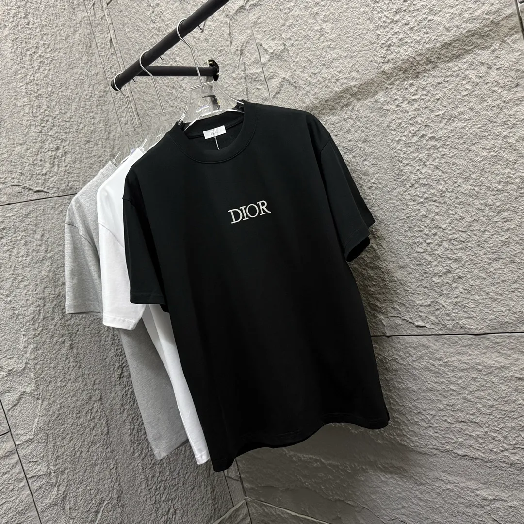 🅿️180 Dio* Dior 2025 spring and summer new style Simple classic letter embroidery Customized double yarn plain cotton fabric Short-sleeved T-shirt Unisex Size: S (90-130 catties) M (120-150 catties) L (140-165 catties) XL (160-180 catties) XXL (180-210 catties) Color: Black white