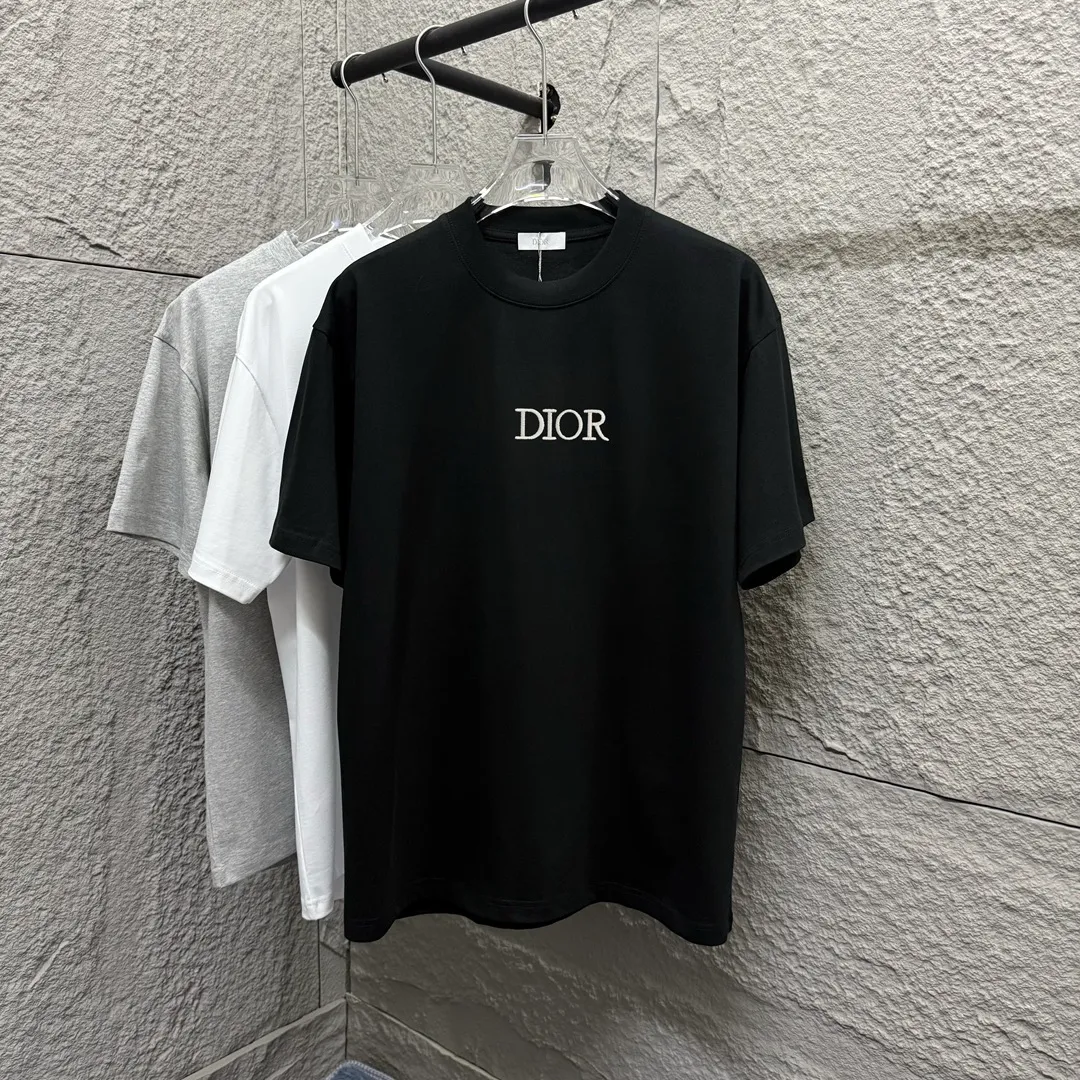 🅿️180 Dio* Dior 2025 spring and summer new style Simple classic letter embroidery Customized double yarn plain cotton fabric Short-sleeved T-shirt Unisex Size: S (90-130 catties) M (120-150 catties) L (140-165 catties) XL (160-180 catties) XXL (180-210 catties) Color: Black white
