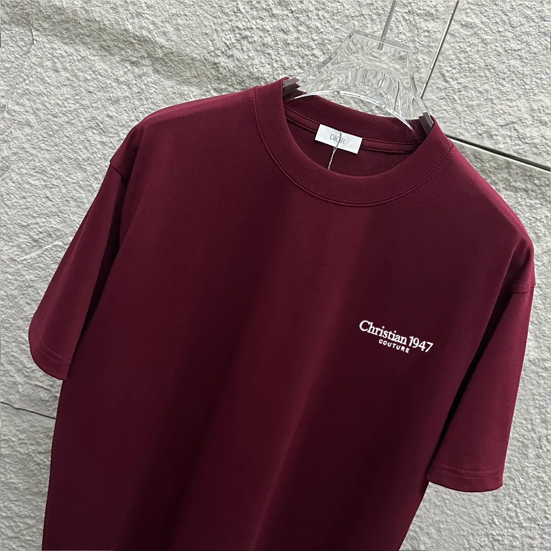 🅿️180 Dio*Dior* 2025 spring and summer style Classic letters 1947 embroidered personalized logo Customized double yarn plain cotton fabric Short-sleeved T-shirt Uniform for men and women Color: Angora red black white light blue Size: S (90-130 catties) M (120-150 catties) L (140-165 catties) XL (160-180 pounds) XXL (180-210 pounds)