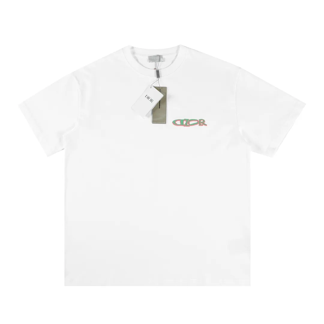 🅿️170 DIOR Dior logo embroidered short-sleeved fabric: Specifications are made of solid 300g 100% cotton, Lamborghini in knitting, custom-woven and dyed! It is a highly sensitive special color. Our requirement for the fabric is to use imported dyes under UV light and D65 light. It took half a month to adjust the color. The color thickness cannot be achieved by ordinary dyes. The cost of the fabric is twice that of ordinary color fabrics. The cost is extremely expensive!             Embroidery: Imported Tajima machine, hook needle and thread breakage are completed in one step, all large flower positions are pressed twice, and the details are visible. Packaging: 12C thickened packaging bag, supporting thickened glossy paper, and anti-counterfeiting buckles.           Size XS S M L