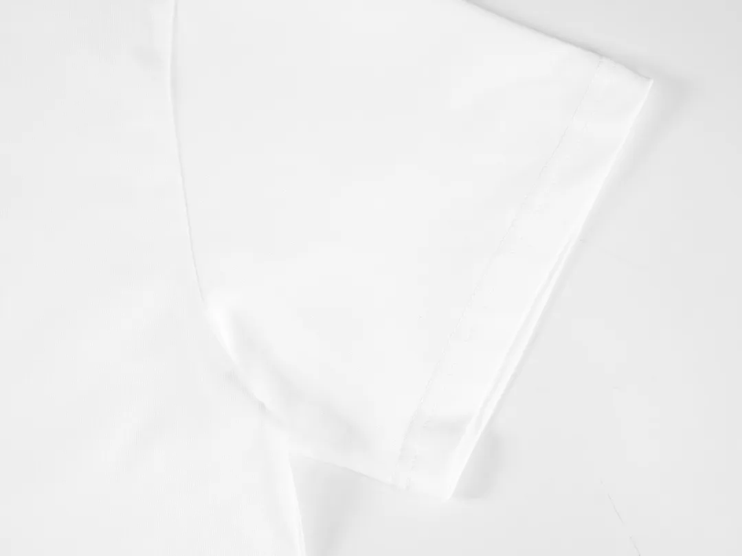 🅿️170 DIOR Dior logo embroidered short-sleeved fabric: Specifications are made of solid 300g 100% cotton, Lamborghini in knitting, custom-woven and dyed! It is a highly sensitive special color. Our requirement for the fabric is to use imported dyes under UV light and D65 light. It took half a month to adjust the color. The color thickness cannot be achieved by ordinary dyes. The cost of the fabric is twice that of ordinary color fabrics. The cost is extremely expensive!             Embroidery: Imported Tajima machine, hook needle and thread breakage are completed in one step, all large flower positions are pressed twice, and the details are visible. Packaging: 12C thickened packaging bag, supporting thickened glossy paper, and anti-counterfeiting buckles.           Size XS S M L