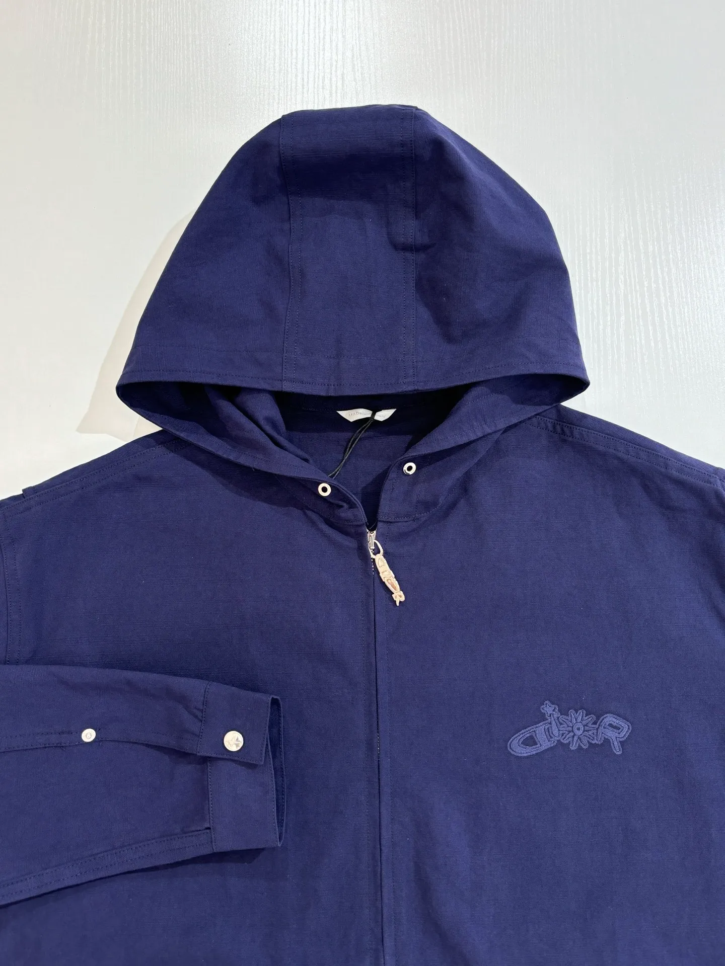 🅿️600 Dio*/Dior 25ss new hooded jacket with letter embroidery on the chest, new product in the 2025 autumn series, from the AND LEWIS HLTON limited series. Crafted from blue cotton and embellished with tonal co-branded embroidery, the logo is reinterpreted in a graphic style. Can be paired with this joint series to create a sophisticated look.  Size：S/M/L/XL