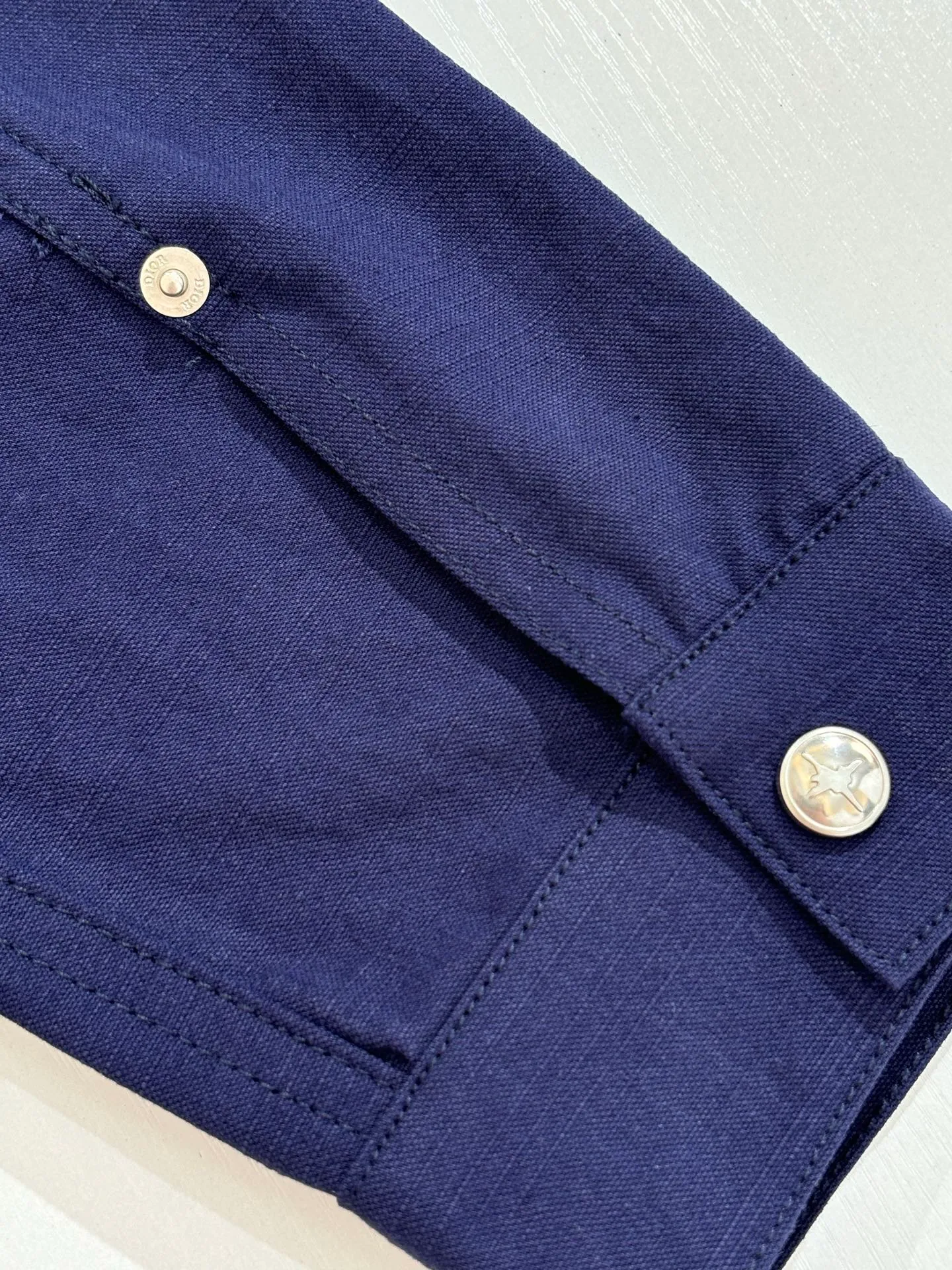 🅿️600 Dio*/Dior 25ss new hooded jacket with letter embroidery on the chest, new product in the 2025 autumn series, from the AND LEWIS HLTON limited series. Crafted from blue cotton and embellished with tonal co-branded embroidery, the logo is reinterpreted in a graphic style. Can be paired with this joint series to create a sophisticated look.  Size：S/M/L/XL