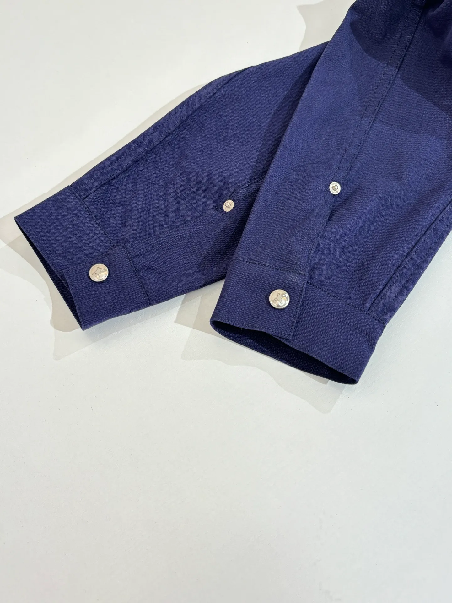 🅿️600 Dio*/Dior 25ss new hooded jacket with letter embroidery on the chest, new product in the 2025 autumn series, from the AND LEWIS HLTON limited series. Crafted from blue cotton and embellished with tonal co-branded embroidery, the logo is reinterpreted in a graphic style. Can be paired with this joint series to create a sophisticated look.  Size：S/M/L/XL