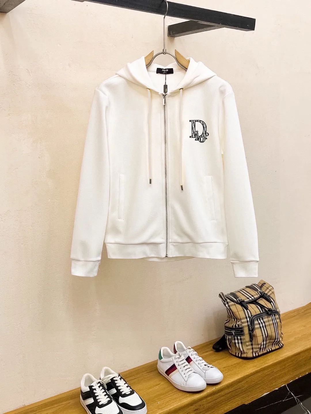 🅿️420 [DIOR Dior] (Fat Man Gospel) hot-selling suit is coming. Focus on the original version of the official website. 2025 new hot-selling cardigan sweater suit. The original order is the best product. 🇭🇰The meticulous work of top designers is dedicated to a fitting and perfect upper body effect. All-natural high-quality Roman cotton 100%, close-fitting comfort, noble and elegant! Original hardware embodies elegance and nobility! Counter size: M-5XL (maximum wear up to 220 pounds)