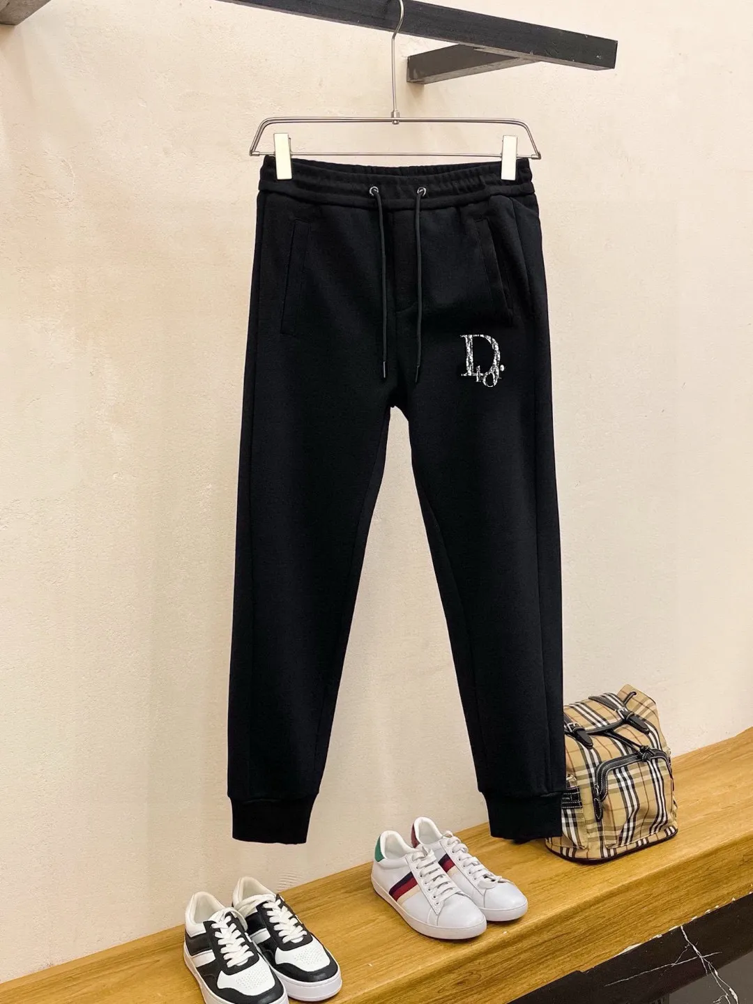 🅿️420 [DIOR Dior] (Fat Man Gospel) hot-selling suit is coming. Focus on the original version of the official website. 2025 new hot-selling cardigan sweater suit. The original order is the best product. 🇭🇰The meticulous work of top designers is dedicated to a fitting and perfect upper body effect. All-natural high-quality Roman cotton 100%, close-fitting comfort, noble and elegant! Original hardware embodies elegance and nobility! Counter size: M-5XL (maximum wear up to 220 pounds)