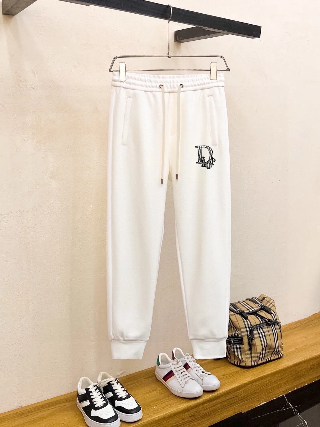 🅿️420 [DIOR Dior] (Fat Man Gospel) hot-selling suit is coming. Focus on the original version of the official website. 2025 new hot-selling cardigan sweater suit. The original order is the best product. 🇭🇰The meticulous work of top designers is dedicated to a fitting and perfect upper body effect. All-natural high-quality Roman cotton 100%, close-fitting comfort, noble and elegant! Original hardware embodies elegance and nobility! Counter size: M-5XL (maximum wear up to 220 pounds)