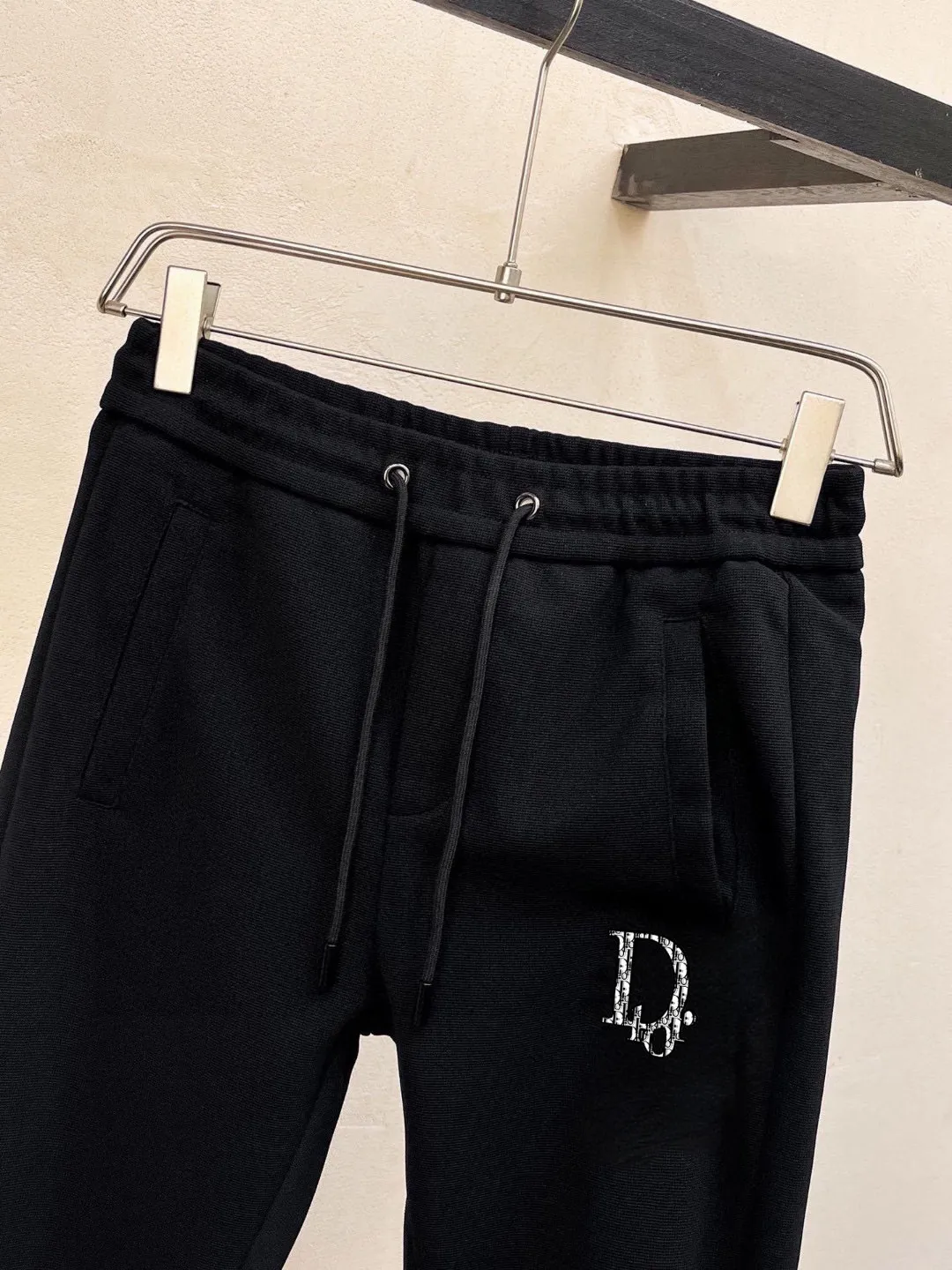 🅿️420 [DIOR Dior] (Fat Man Gospel) hot-selling suit is coming. Focus on the original version of the official website. 2025 new hot-selling cardigan sweater suit. The original order is the best product. 🇭🇰The meticulous work of top designers is dedicated to a fitting and perfect upper body effect. All-natural high-quality Roman cotton 100%, close-fitting comfort, noble and elegant! Original hardware embodies elegance and nobility! Counter size: M-5XL (maximum wear up to 220 pounds)