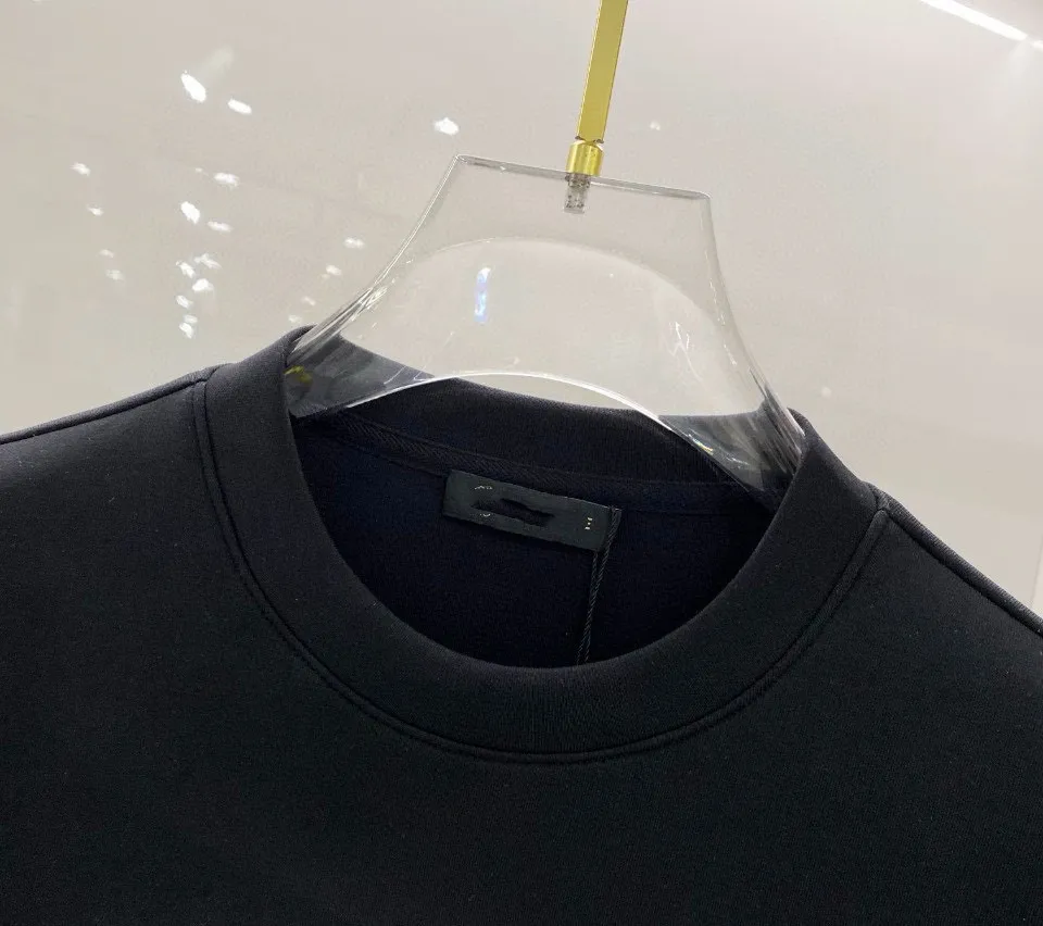 🅿️220 brand [DIOR Dior] (good news for fat people) 2025ss autumn latest long-sleeved round-neck sweatshirt, on sale simultaneously on the official website. Refreshing and breathable. Made of top Tencel Roman. Comfortable and soft. 3D three-dimensional clarity. Super fashion sense. Great for gifting and keeping for yourself. Size: M-5XL (can wear up to 220 pounds)