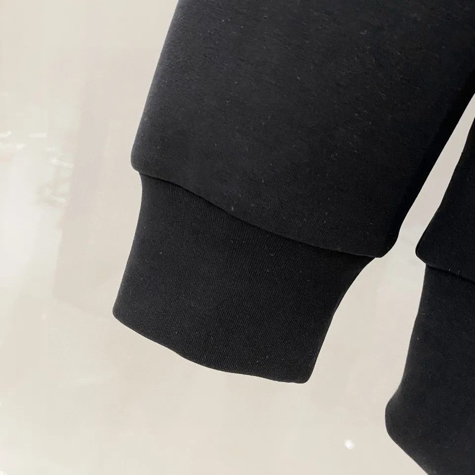 🅿️220 brand [DIOR Dior] (good news for fat people) 2025ss autumn latest long-sleeved round-neck sweatshirt, on sale simultaneously on the official website. Refreshing and breathable. Made of top Tencel Roman. Comfortable and soft. 3D three-dimensional clarity. Super fashion sense. Great for gifting and keeping for yourself. Size: M-5XL (can wear up to 220 pounds)