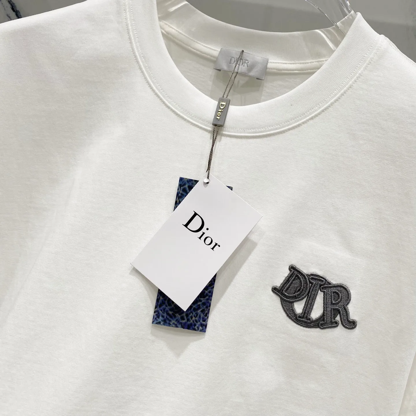 🅿️200 DIOR 320g round neck short-sleeved T-shirt, classic three-dimensional embossed logo brand letter embroidery🪡LOGO official synchronization 1:1 original mold opening, fashionable personality, versatile trend, pure original quality, original washed fabric, tag, collar label, washed wheat, complete three standards, color: black, white. Size: S-XL
