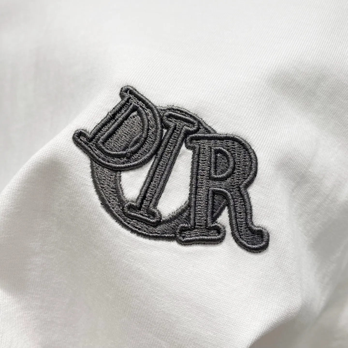 🅿️200 DIOR 320g round neck short-sleeved T-shirt, classic three-dimensional embossed logo brand letter embroidery🪡LOGO official synchronization 1:1 original mold opening, fashionable personality, versatile trend, pure original quality, original washed fabric, tag, collar label, washed wheat, complete three standards, color: black, white. Size: S-XL