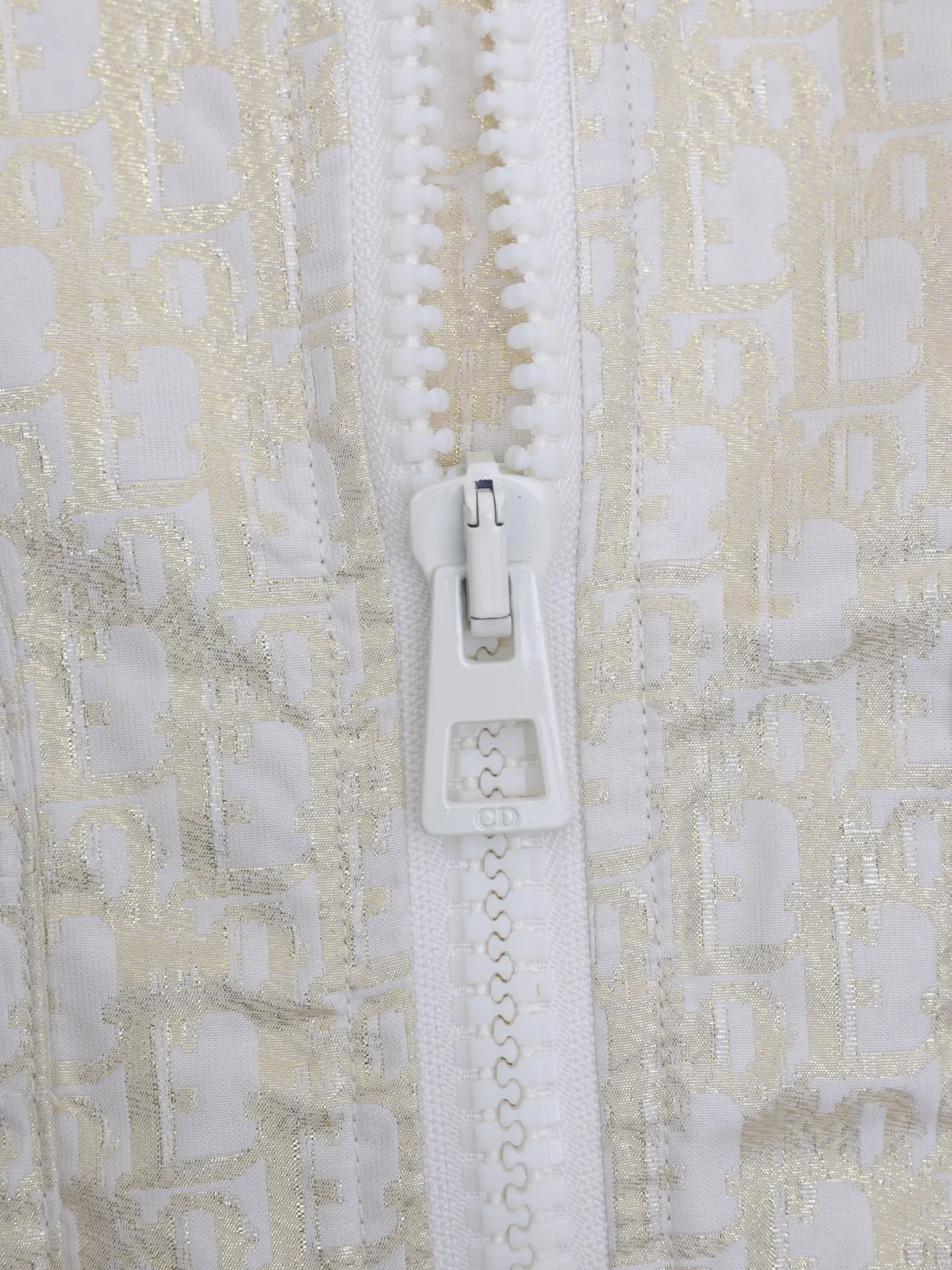 🅿️596 Dior's new jacquard hooded jacket. Imported jacquard jacket, crisp and stylish, decorated with jacquard lettering pattern all over, highlighting the brand's tonal waist and side symmetrical flap pocket design, embroidered CD bee logo embellishment, adding layering to the look. Hooded jacket tailoring can be matched with the same series of outfits to make it fashionable. Size: S/M/L