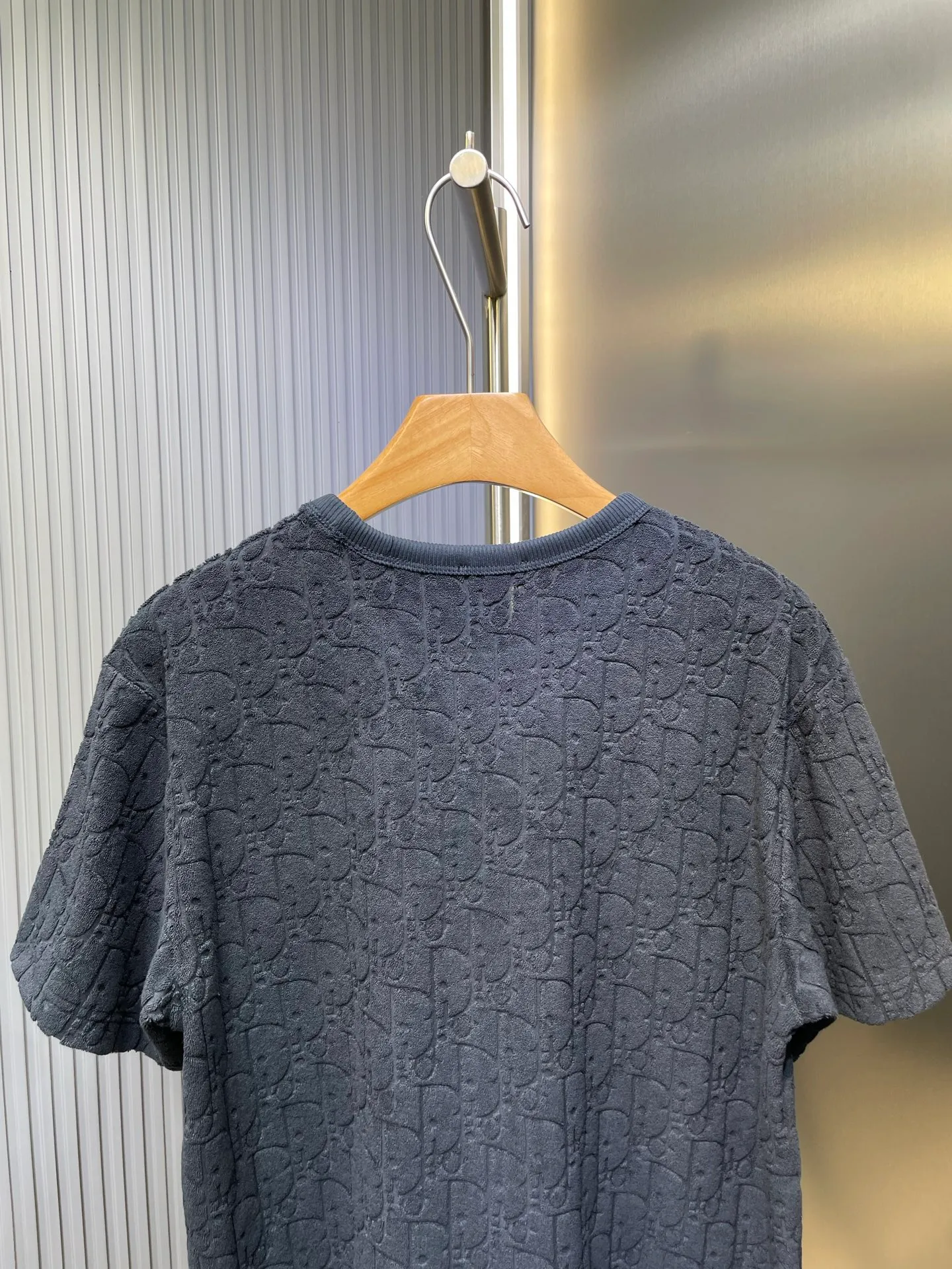 🅿️280 dior🌟【Top replica】All-over printed terry short sleeves Process description: Custom-woven and dyed pure cotton 100% jacquard material oblique presbyopic pattern fabric Weight 300g Positioning pattern Positioning tailoring Every piece is in the same position Jacquard cotton towel material Dark pattern Heavy feel The overall wiring is straight and delicate, the fabric is comfortable and soft, the color is consistent and no color difference It can be matched with the same style to create a fashionable look, and can be used in various occasions. Customized accessories, complete with three standards, same style for men and women! size：s-xl