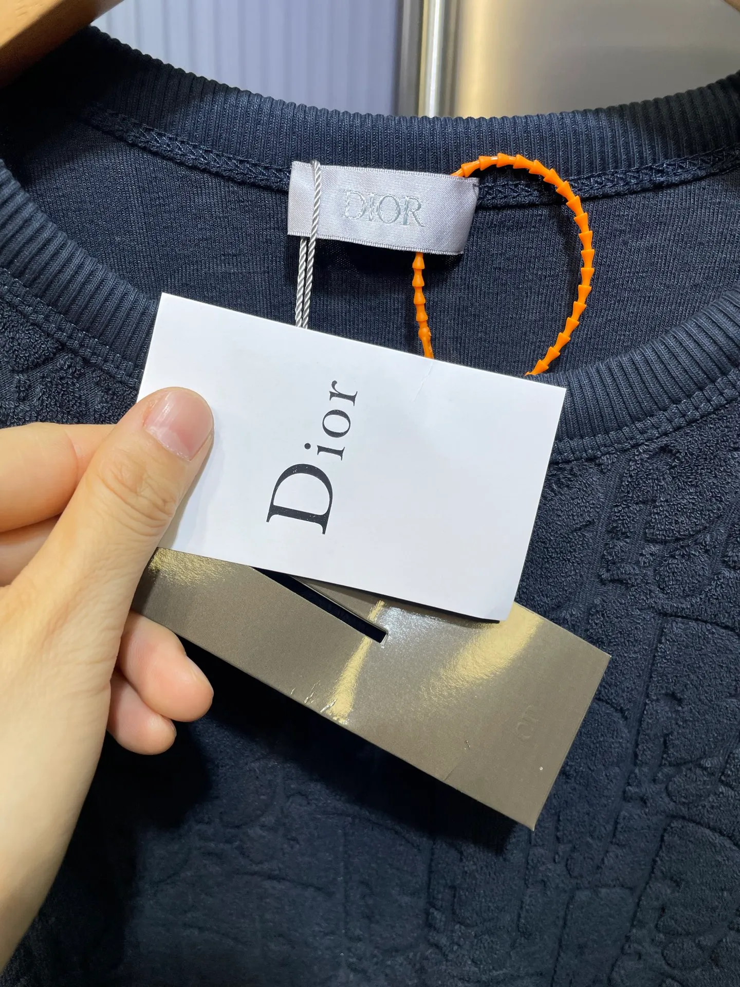 🅿️280 dior🌟【Top replica】All-over printed terry short sleeves Process description: Custom-woven and dyed pure cotton 100% jacquard material oblique presbyopic pattern fabric Weight 300g Positioning pattern Positioning tailoring Every piece is in the same position Jacquard cotton towel material Dark pattern Heavy feel The overall wiring is straight and delicate, the fabric is comfortable and soft, the color is consistent and no color difference It can be matched with the same style to create a fashionable look, and can be used in various occasions. Customized accessories, complete with three standards, same style for men and women! size：s-xl