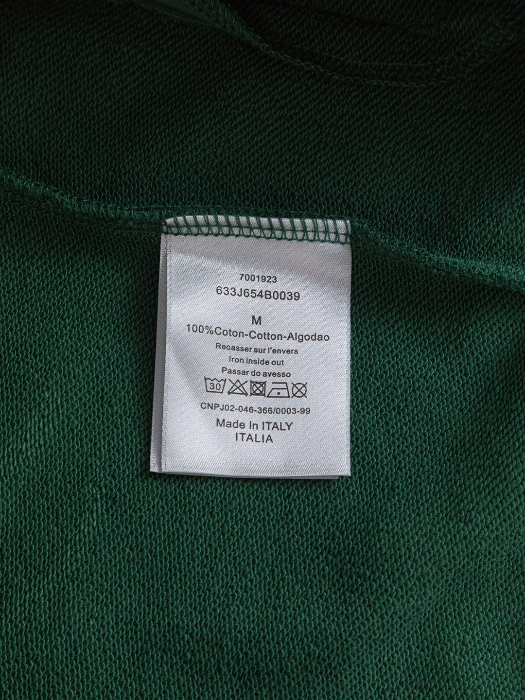 🅿️320 DIOR Dior CD micro wide version S-XL DIOR 25ss autumn and winter stand-up collar sweatshirt new Paris fashion show timeless classic style Stand collar, chest zipper, CD letter embroidered 🪡 logo pattern, the back panel is the leader in the luxury world, D family is well-deserved, and the piece I am going to talk about today, the first thing that catches the eye is the loose and comfortable black and white solid color version~~ The ribbed round collar has become the best modification of its version, while D family has the upper body LOGO listed on the front, and the unique letter logo patch embroidery design highlights the texture! The most traditional modification method combined with the simplest color scale contrast forms the strongest and direct contrast, and this is often the most concise and clear minimalist modification method~~A nostalgic classic atmosphere also spreads in this work inadvertently! ! Featuring a distinctive 47 logo patch embroidery on the front, a unique tribute to Dior's historic year! Coupled with the blessing of 440 grams of cotton material, both the comfort of the upper body is unparalleled. It can be said to be a must-have companion in summer. The excellent breathability and comfortable wearing feeling are unparalleled~ Recommended! ! Color: Gray Green Size: S-XL Size chart: S: Shoulder width 51-Bust 56-Length 69 M: Shoulder width 52.5-Bust 58-Length 71 L: Shoulder width 54-Bust 60-Length 73 XL: Shoulder width 55.5-Bust 62-Length 75