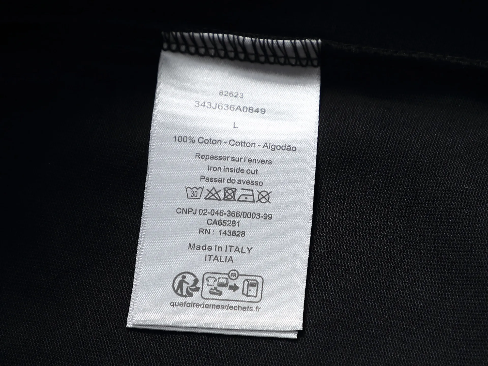 🅿️220 DIOR Dior CD letters Logo logo stitching embroidery🪡 Exquisitely upgraded, inspired by the 1980s retro Original fabric Official same style Customized 320g same vat dyed fabric Very comfortable to the touch Latest brick cabinet synchronization for spring and summer Fashionable and personalized Super versatile and good-looking one Very suitable for both men and women A must-have for everyone Hang tag Collar label Washed wheat Complete with three labels Color: Black White Size: S M L XL