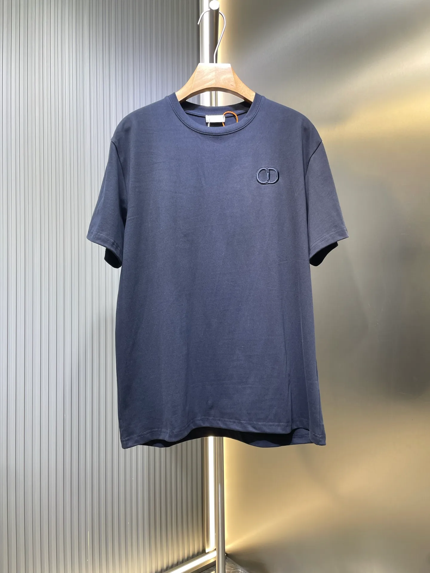 🅿️260 dior 🌟【Top replica】cd letters embroidered round neck short sleeves Process description: The color is custom-woven and dyed, with "cd" design on the chest. A perfect fashionable and trendy item! The oversize version is very slimming and can be worn with a T-skirt or shorts. Who wouldn’t love it? The texture of the custom-made fabrics is great and versatile for all seasons, and the styles are the same for men and women! ⚠️size:smlxl