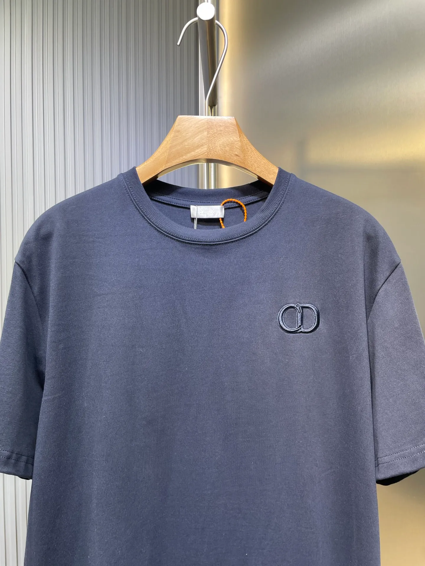 🅿️260 dior 🌟【Top replica】cd letters embroidered round neck short sleeves Process description: The color is custom-woven and dyed, with "cd" design on the chest. A perfect fashionable and trendy item! The oversize version is very slimming and can be worn with a T-skirt or shorts. Who wouldn’t love it? The texture of the custom-made fabrics is great and versatile for all seasons, and the styles are the same for men and women! ⚠️size:smlxl