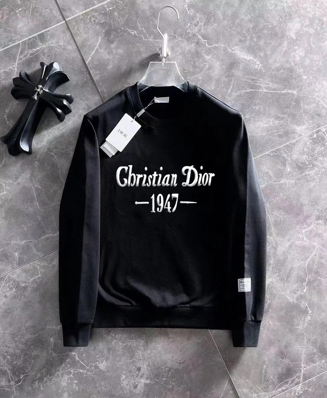 🅿️220 brand [DIOR Dior] (good news for fat people) 2025ss autumn latest long-sleeved round-neck sweatshirt, on sale simultaneously on the official website. Refreshing and breathable. Made of top Tencel Roman. Comfortable and soft. 3D three-dimensional clarity. Super fashion sense. Great for gifting and keeping for yourself. Size: M-5XL (can wear up to 220 pounds)