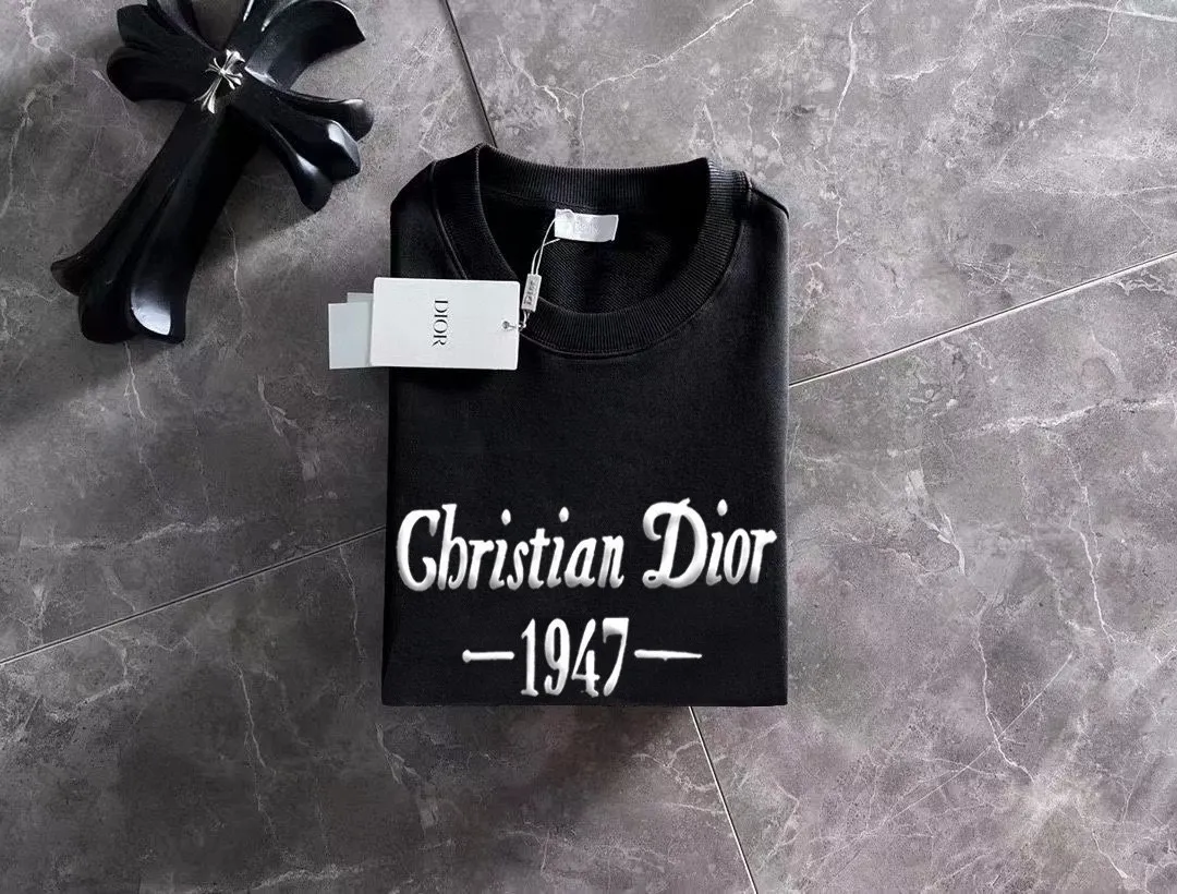 🅿️220 brand [DIOR Dior] (good news for fat people) 2025ss autumn latest long-sleeved round-neck sweatshirt, on sale simultaneously on the official website. Refreshing and breathable. Made of top Tencel Roman. Comfortable and soft. 3D three-dimensional clarity. Super fashion sense. Great for gifting and keeping for yourself. Size: M-5XL (can wear up to 220 pounds)