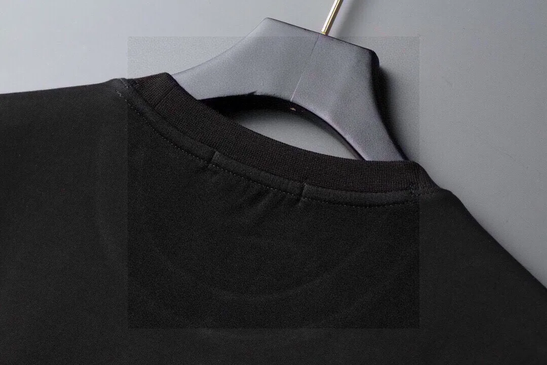 🅿️220 brand [DIOR Dior] (good news for fat people) 2025ss autumn latest long-sleeved round-neck sweatshirt, on sale simultaneously on the official website. Refreshing and breathable. Made of top Tencel Roman. Comfortable and soft. 3D three-dimensional clarity. Super fashion sense. Great for gifting and keeping for yourself. Size: M-5XL (can wear up to 220 pounds)