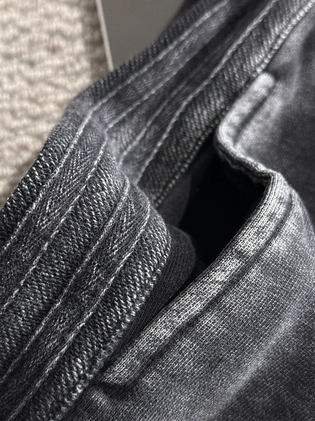 🅿️330 shipped next day, high quality DIOR/Dior 2025 spring and summer new casual solid color loose shorts with elastic band, two needle stitches at the hem of the trousers, fine and firm stitching, custom-made fabrics at the counter with high breathability and comfort, impeccable details, brand element design concept, reflecting high quality. It feels delicate and soft! It presents a casual cut and the upper body shape is great! Size: S-XXL