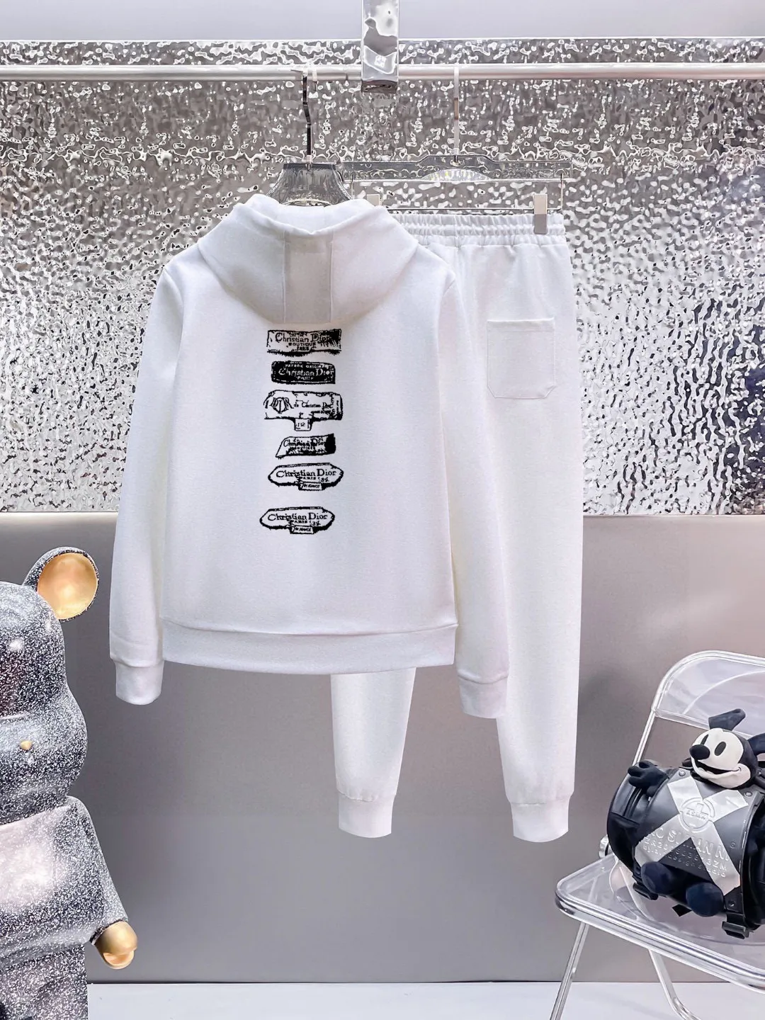 🅿️420 [DIOR Dior] (Fat Man Gospel) hot-selling suit is coming. Focus on the original version of the official website. 2025 new hot-selling cardigan sweater suit. The original order is the best product. 🇭🇰The meticulous work of top designers is dedicated to a fitting and perfect upper body effect. All-natural high-quality Roman cotton 100%, close-fitting comfort, noble and elegant! Original hardware embodies elegance and nobility! Counter size: M-5XL (maximum wear up to 220 pounds)