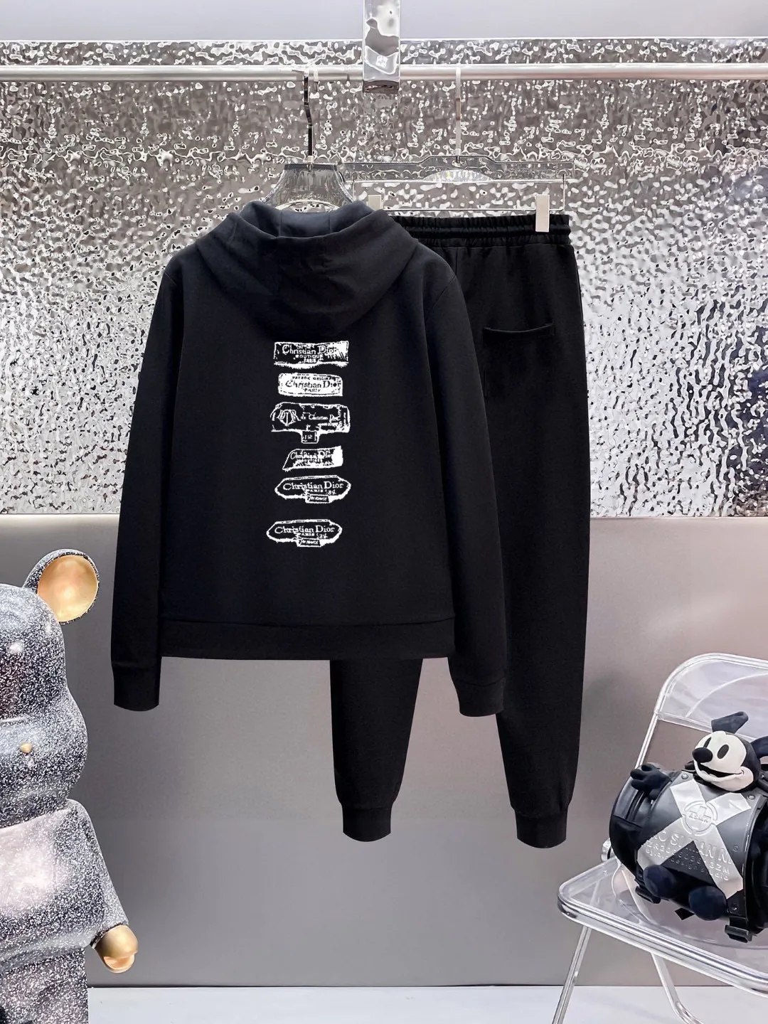 🅿️420 [DIOR Dior] (Fat Man Gospel) hot-selling suit is coming. Focus on the original version of the official website. 2025 new hot-selling cardigan sweater suit. The original order is the best product. 🇭🇰The meticulous work of top designers is dedicated to a fitting and perfect upper body effect. All-natural high-quality Roman cotton 100%, close-fitting comfort, noble and elegant! Original hardware embodies elegance and nobility! Counter size: M-5XL (maximum wear up to 220 pounds)