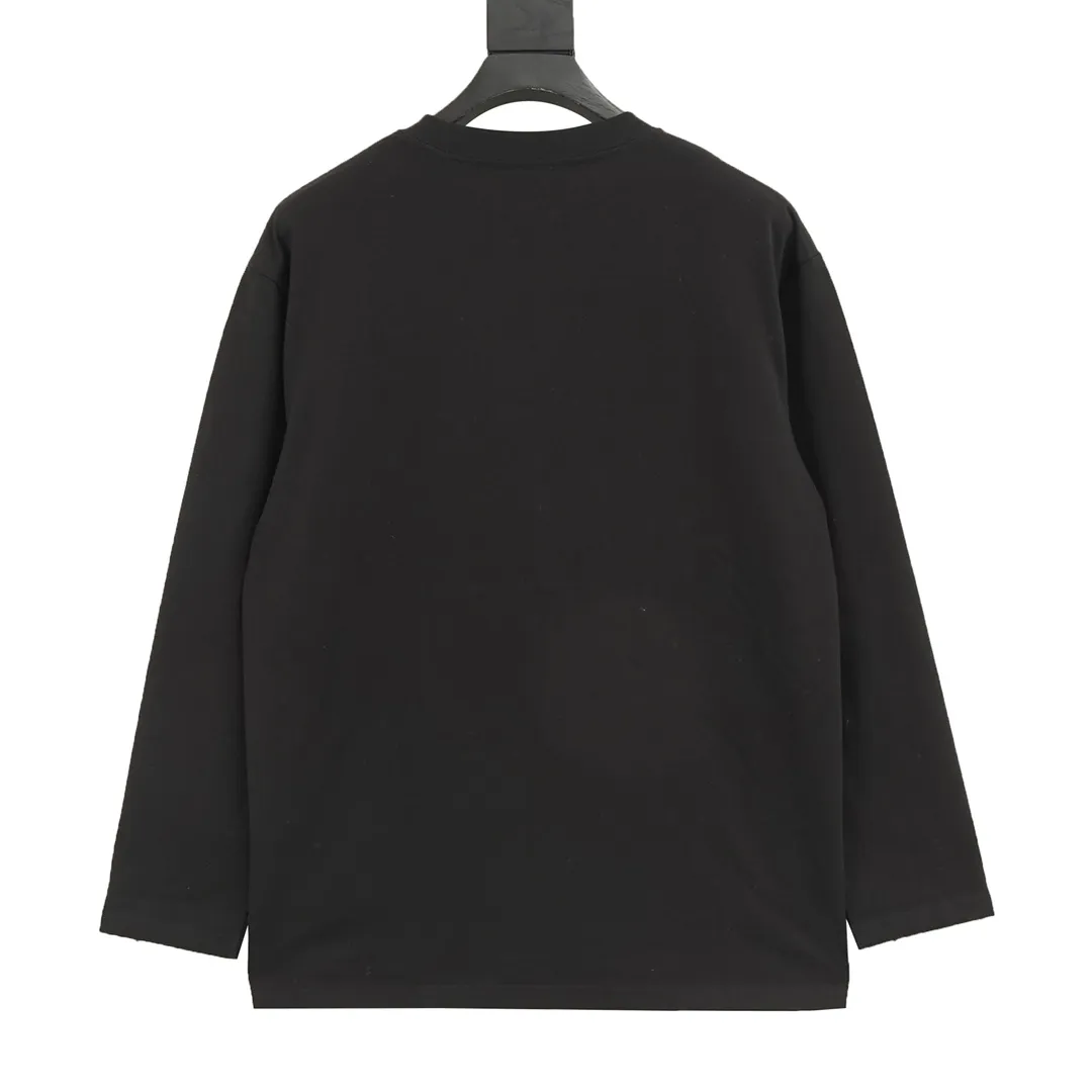 🅿️380 Dior/Dior classic embroidered signature long sleeves are made of customized fabrics. DuPont Sorona material is added, which is skin-friendly, long-lasting antibacterial, anti-mite, and more washable. The cotton thread has been repeatedly processed to remove inferior coarse fibers and impurities, leaving only high-quality cotton fibers, making the fabric more advanced and classy. Environmentally friendly polishing enzyme technology gives the fabric a clean appearance and clear texture. Fine workmanship, compare with the counters! A highly recognizable long-sleeved style with great upper body effect!!! Super versatile! Same style for men and women. Color: black, white Size: S-XL