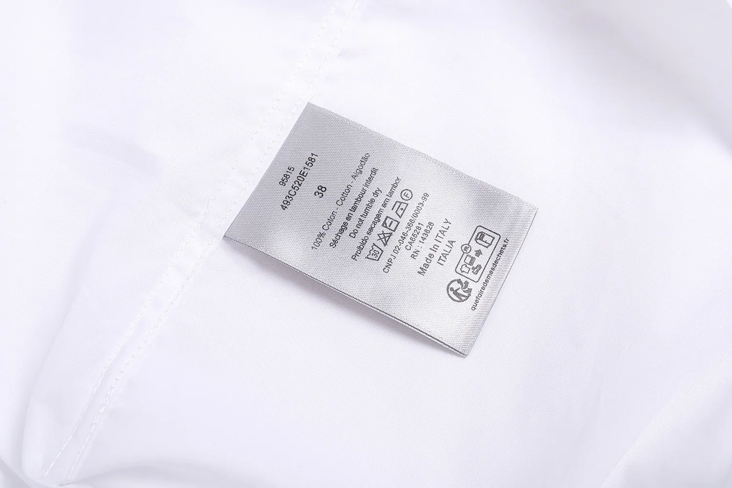 🅿️410 [Exclusive supply] CD 25SS pocket label long-sleeved shirt. Original purchase and development for 7,800. The fabric is made of cotton poplin satin fabric, 75D interlining, artificial overlocking, artificial patching, and customized 1:1 accessories. The overall wiring is straight and delicate, the fabric is comfortable and soft, and the color is consistent without color difference. It can be matched with the same style to create a fashionable look and control various occasions. Customized accessories, complete with three standards, same style for men and women! Size:36-38-40-42