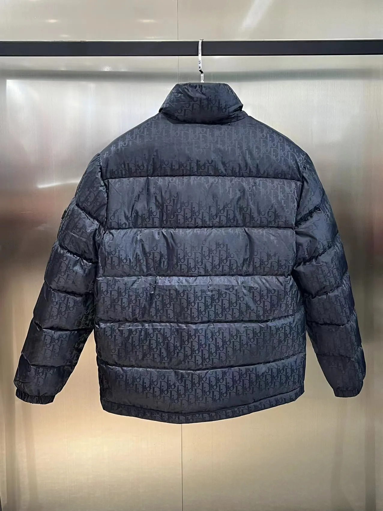 🅿️780 package The popular model uses high-quality fabrics to show dazzling, always maintains a high-end and gorgeous design line, fine workmanship, symbolizing the highest spirit of French fashion culture, 🔥Counter version⚠️The highest version in the market, super good quality Original hardware customization, jacquard craft fabric, goose down filling Color: black, navy blue, sky blue, gray, silver gray, code number: 44 46 48 50 52