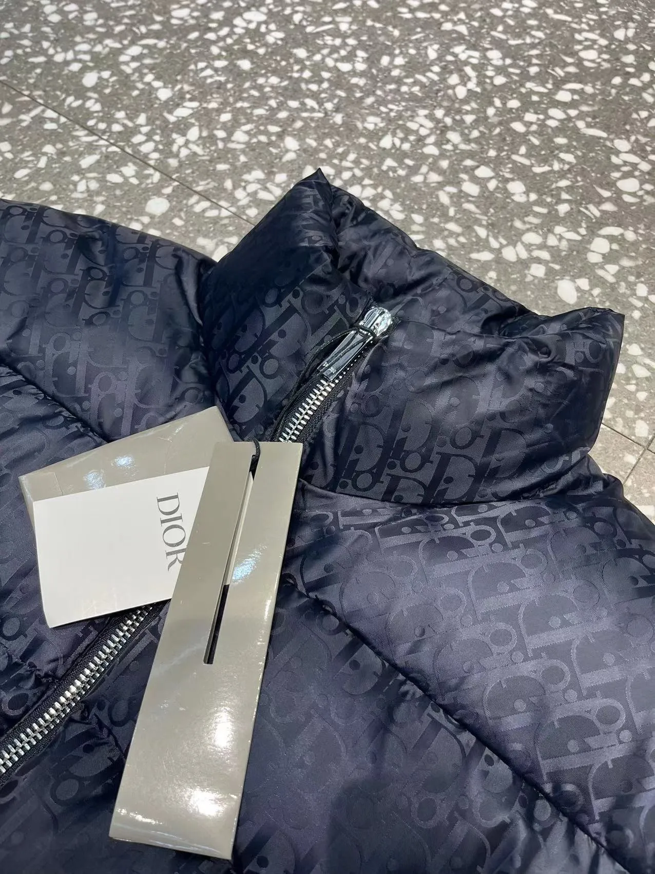 🅿️780 package The popular model uses high-quality fabrics to show dazzling, always maintains a high-end and gorgeous design line, fine workmanship, symbolizing the highest spirit of French fashion culture, 🔥Counter version⚠️The highest version in the market, super good quality Original hardware customization, jacquard craft fabric, goose down filling Color: black, navy blue, sky blue, gray, silver gray, code number: 44 46 48 50 52