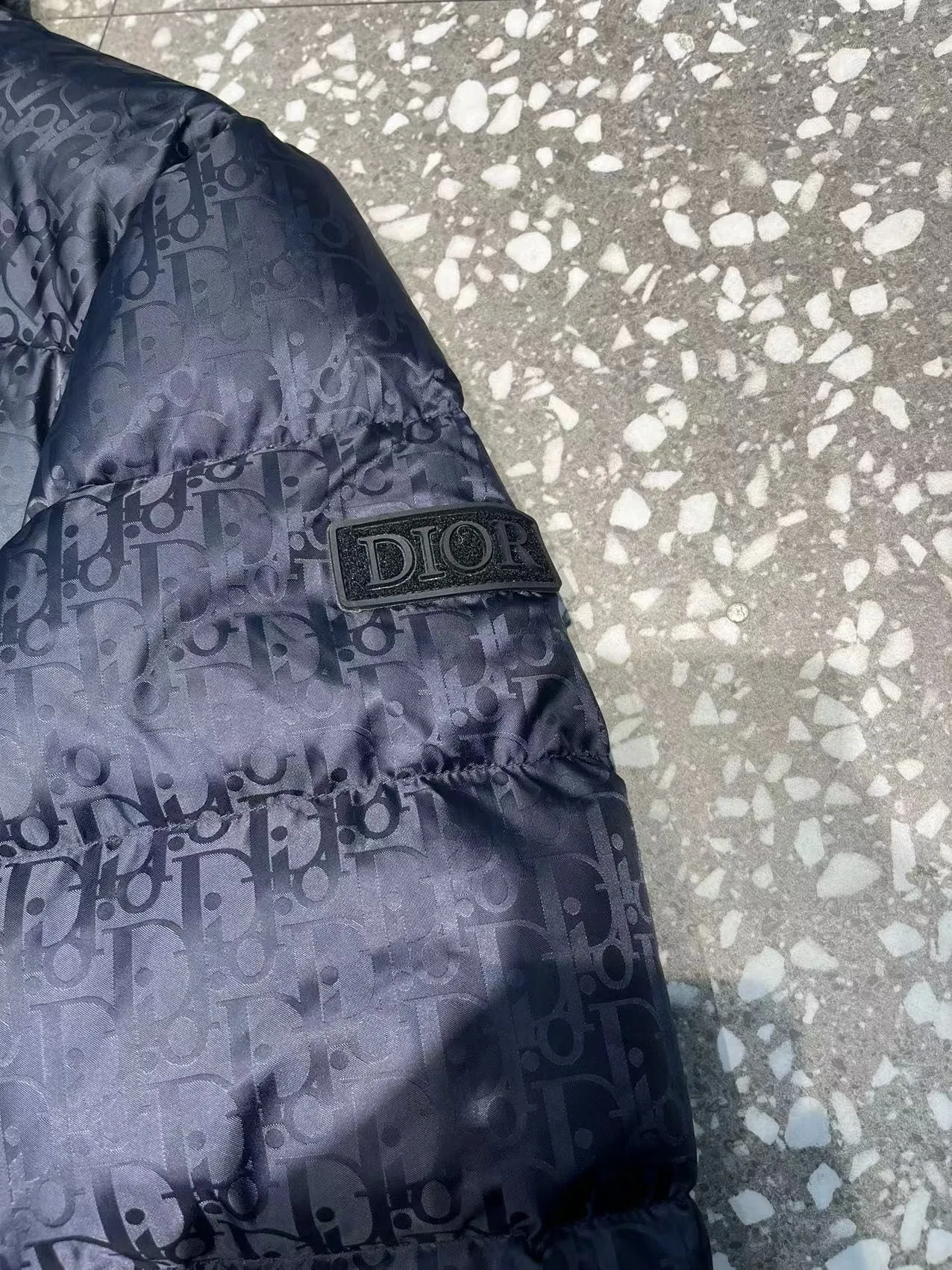 🅿️780 package The popular model uses high-quality fabrics to show dazzling, always maintains a high-end and gorgeous design line, fine workmanship, symbolizing the highest spirit of French fashion culture, 🔥Counter version⚠️The highest version in the market, super good quality Original hardware customization, jacquard craft fabric, goose down filling Color: black, navy blue, sky blue, gray, silver gray, code number: 44 46 48 50 52