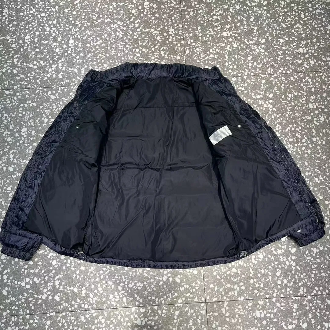 🅿️780 package The popular model uses high-quality fabrics to show dazzling, always maintains a high-end and gorgeous design line, fine workmanship, symbolizing the highest spirit of French fashion culture, 🔥Counter version⚠️The highest version in the market, super good quality Original hardware customization, jacquard craft fabric, goose down filling Color: black, navy blue, sky blue, gray, silver gray, code number: 44 46 48 50 52
