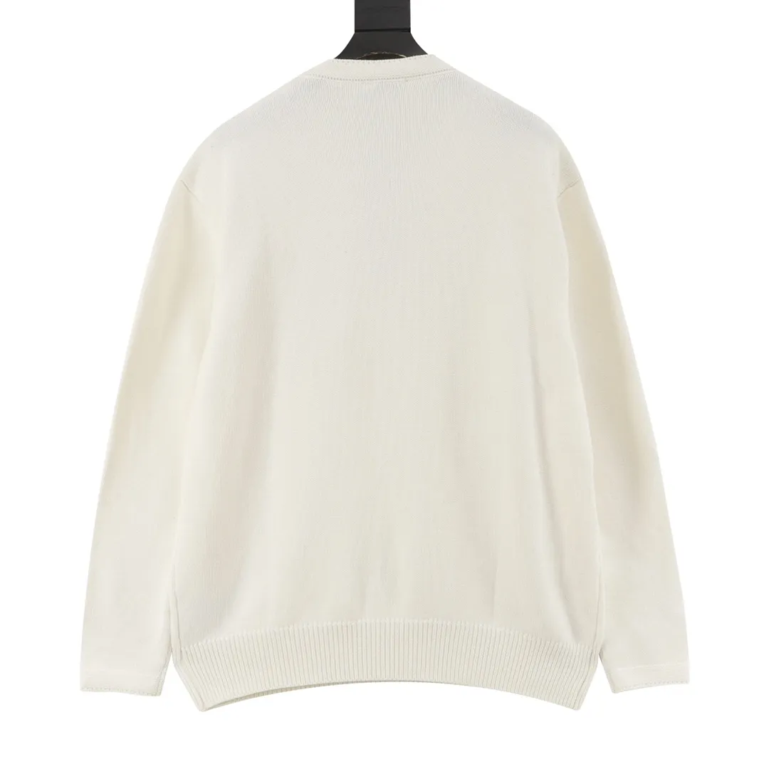 🅿️540 Dior letter embroidered knitted sweater, originally purchased for 13,500 and developed. The fabric is made of 16-count single yarn fabric. This fabric is woven from blended cotton yarn. When paired with a 7-needle machine, the effect is more three-dimensional. The embroidery uses 3D three-dimensional cotton thread embroidery. The embroidery technology is high-density and the number of stitches is sufficient to prevent linting, and the upper body effect is more high-end. This sweater displays the Dior For My Real Friends logo from the DIOR AND HYLTON NEL collaboration. Crafted from blue cotton-blend jersey, it has a regular fit with ribbed details and embroidery on the chest for added style. Size s-l