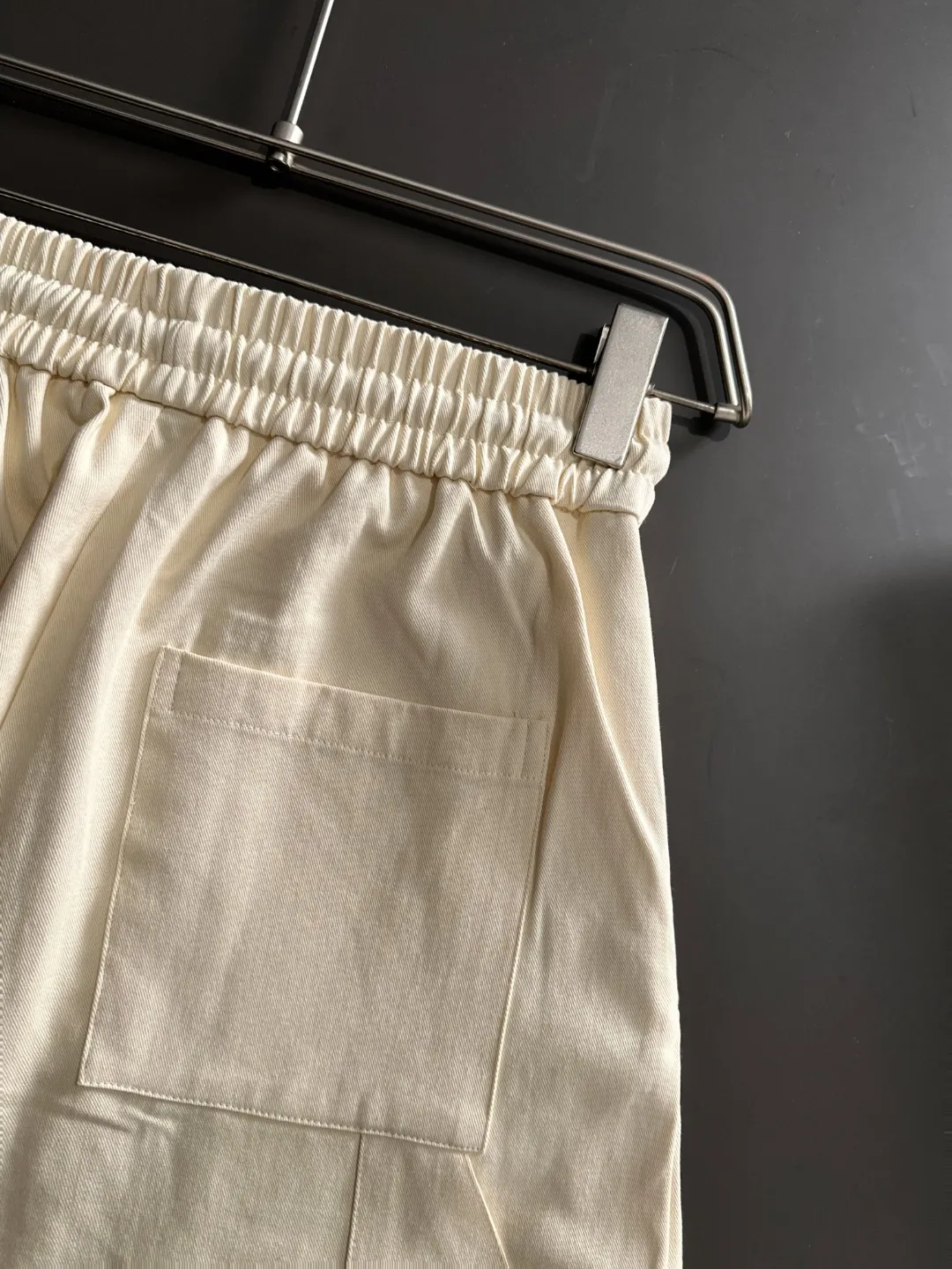 🅿️400 next day shipping Dior 2025 spring and summer new elastic band casual pants, thin counter custom fabrics, high breathability and comfort, impeccable details, brand element design concept, reflecting high quality. It feels delicate and soft! It presents a casual cut and the upper body shape is great! Size: M-3XL