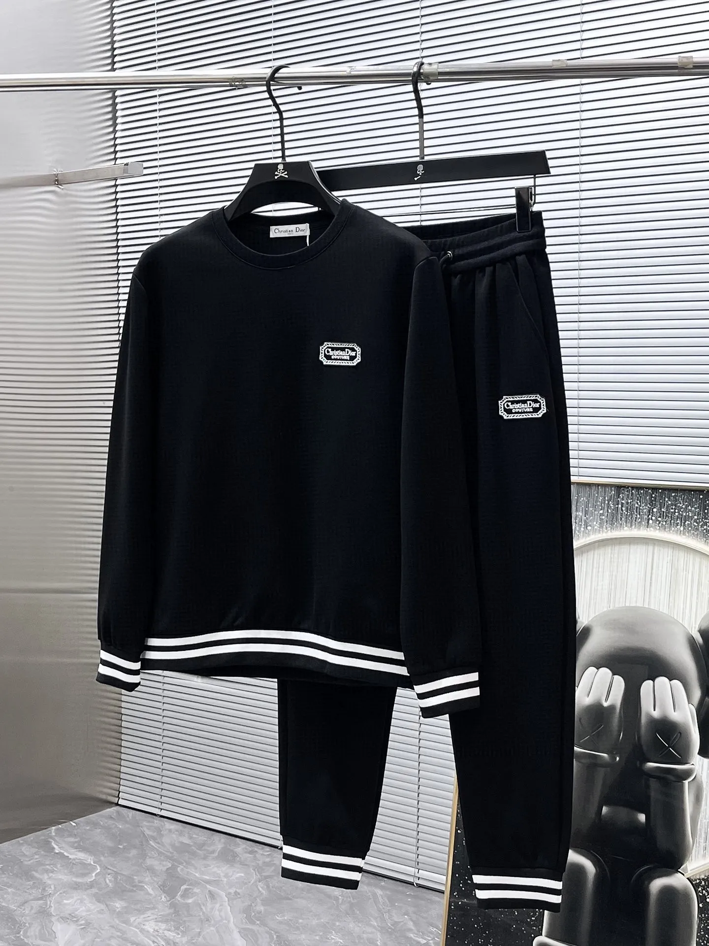 🅿️540 [DIOR Dior] hot-selling suit is coming. Focus on the original version of the official website. 2025 new hot-selling round neck sweatshirt suit. The original order is the best 🇭🇰. It is the meticulous work of top designers for a fitting and perfect upper body effect. All-natural high-quality Tencel Roman cotton 100%, close-fitting comfort, noble and elegant! Original hardware embodies elegance and nobility! Counter size: M-3XL (maximum wear up to 190 pounds)