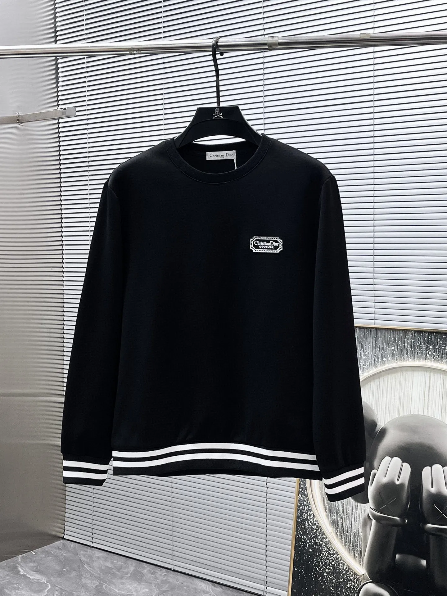 🅿️540 [DIOR Dior] hot-selling suit is coming. Focus on the original version of the official website. 2025 new hot-selling round neck sweatshirt suit. The original order is the best 🇭🇰. It is the meticulous work of top designers for a fitting and perfect upper body effect. All-natural high-quality Tencel Roman cotton 100%, close-fitting comfort, noble and elegant! Original hardware embodies elegance and nobility! Counter size: M-3XL (maximum wear up to 190 pounds)
