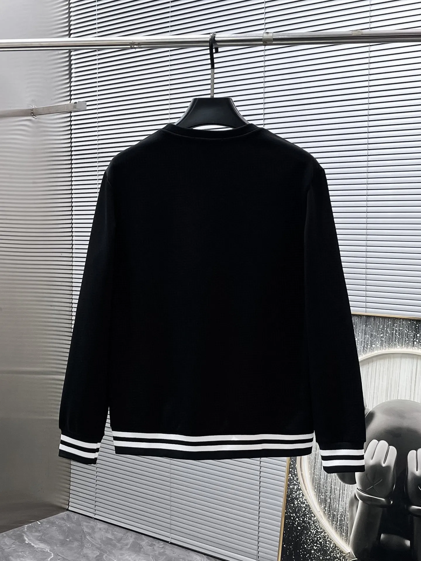 🅿️540 [DIOR Dior] hot-selling suit is coming. Focus on the original version of the official website. 2025 new hot-selling round neck sweatshirt suit. The original order is the best 🇭🇰. It is the meticulous work of top designers for a fitting and perfect upper body effect. All-natural high-quality Tencel Roman cotton 100%, close-fitting comfort, noble and elegant! Original hardware embodies elegance and nobility! Counter size: M-3XL (maximum wear up to 190 pounds)