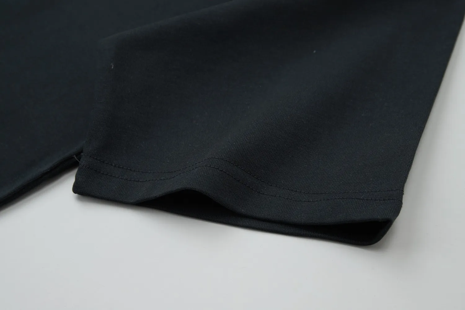 🅿️210 ✨DIO✨🆕25SS Spring and Summer New Style Wow Glue Laser Pattern Short Sleeves Light Luxury Essential Item for Daily Commuting for Men and Women Correct Version Welcome to Compare Detailed Features · 260g 100% pure cotton double yarn jersey fabric · Custom dyed in the same cylinder, special thickened 32 count double strand 1X1 thread · Three-dimensional 3D Wow Glue · Double needle stitching and cross-stitching process · Original main mark, washed tag, branded moisture-proof paper packaging Color: White/Black/ Size: S/M/L/XL