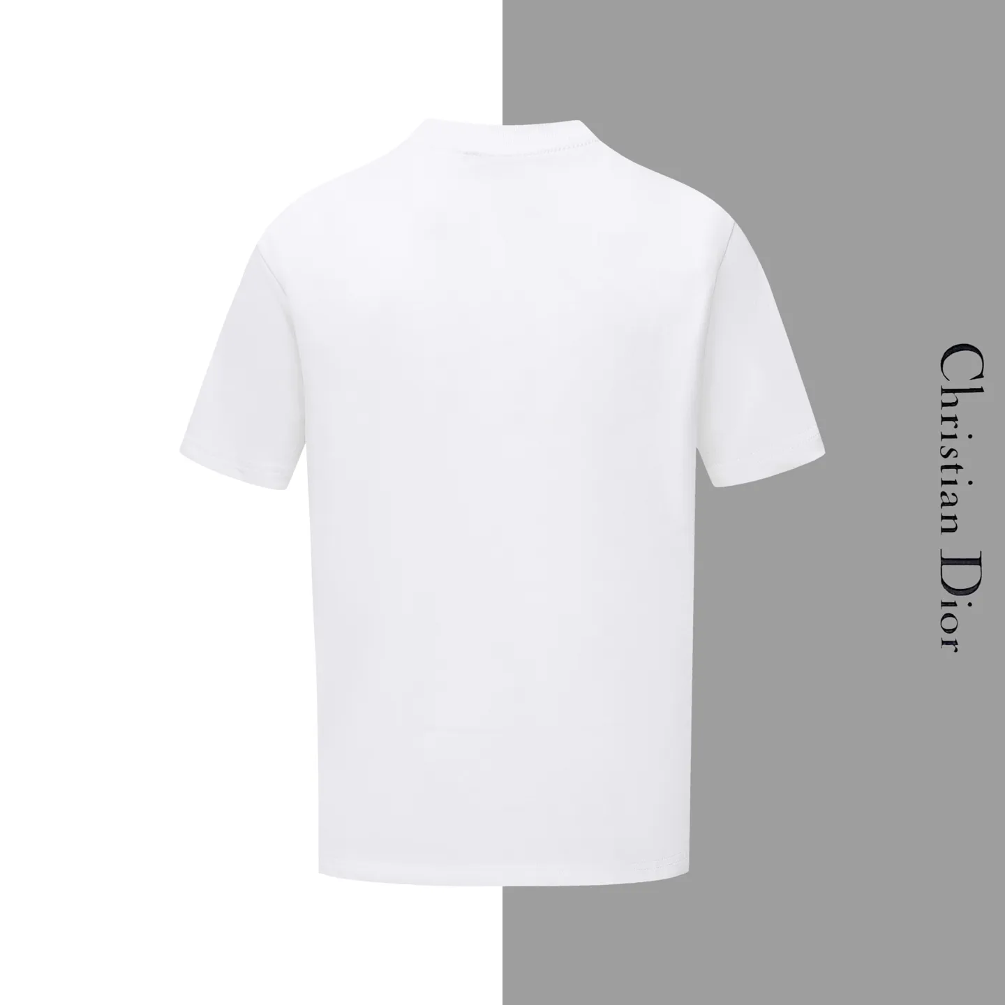 🅿️180 Style No. #Z104 Dior signature letter embroidered round neck short-sleeved DIOR official website consistent style Fabric: 32-count double yarn 280g pure cotton fabric Weaving and dyeing threads of the same color in the same cylinder The same color Process: imported machine thousands of needles full and flat embroidery Supporting: complete three-label cardboard oil paper code sticker packaging High temperature pre-shrinking process before production will not shrink and deformation Imported machine professional plate production os version Can wear up to 200 pounds. The size is measured manually. The error of 2-3cm is normal. Color: black white size: s m l xl