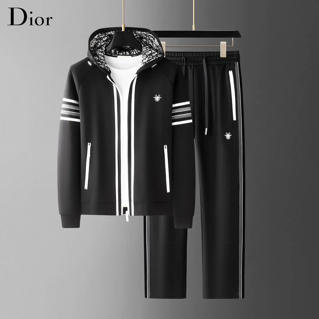 🅿️620 [DIOR Dior] hot-selling suit is coming. Focus on the original version of the official website. 2025 new hot-selling cardigan and sweatshirt suit. The original order is the best. 🇭🇰The meticulous work of top designers is dedicated to a fitting and perfect upper body effect. All-natural high-quality Tencel Roman cotton 100%, close-fitting comfort, noble and elegant! Original hardware embodies elegance and nobility! Counter size: M-4XL (up to 190 pounds)