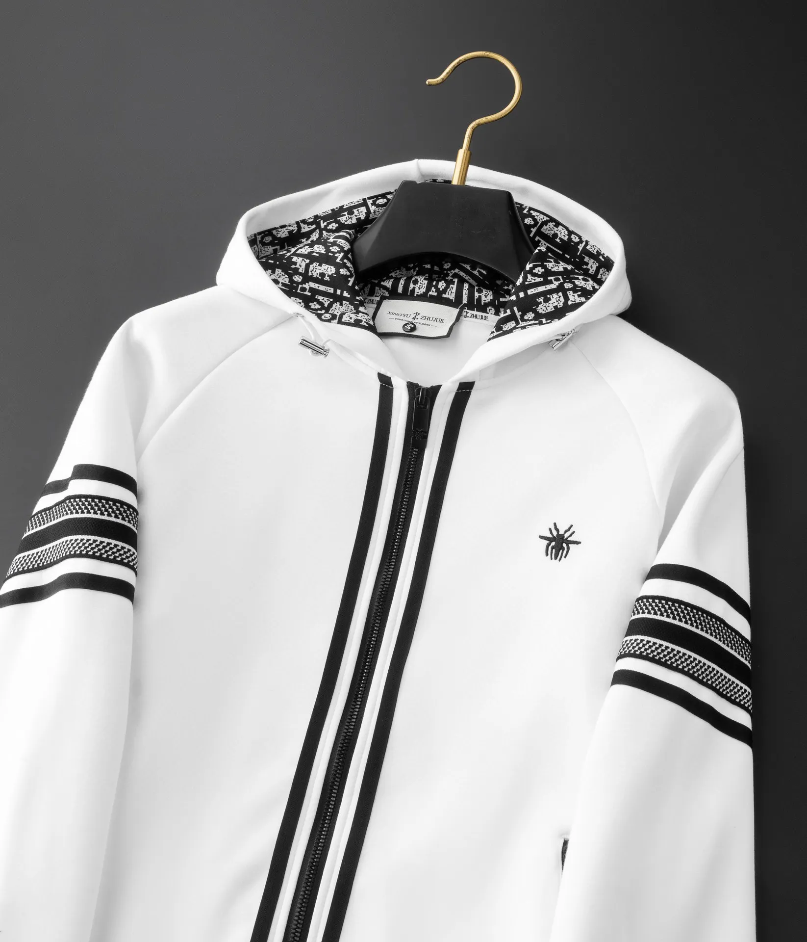 🅿️620 [DIOR Dior] hot-selling suit is coming. Focus on the original version of the official website. 2025 new hot-selling cardigan and sweatshirt suit. The original order is the best. 🇭🇰The meticulous work of top designers is dedicated to a fitting and perfect upper body effect. All-natural high-quality Tencel Roman cotton 100%, close-fitting comfort, noble and elegant! Original hardware embodies elegance and nobility! Counter size: M-4XL (up to 190 pounds)