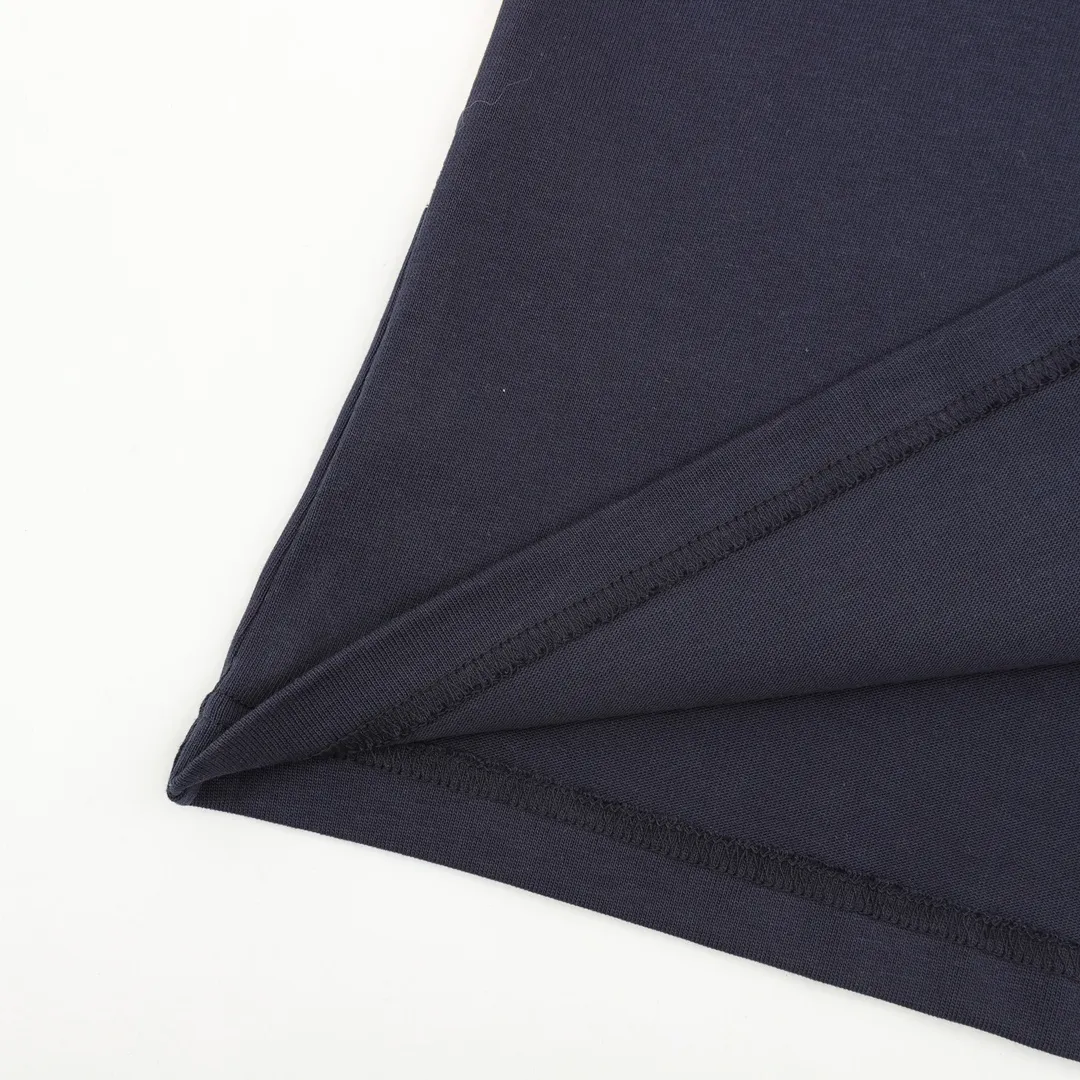 🅿️230 DIOR/Dior Pocket Decorative Splicing Short Sleeve T-shirt. The simple yet refined OS short T.Oblique splicing design creates a modern trendy look. Knitted cotton fabric is made using advanced knitting micro-density equipment to ensure that the product’s cutting shape and features are both trendy and fashionable. The spliced design of the thick cotton Oblique pocket and the printed logo strap on the back have a unique retro soft feel, full of street style and more retro flavor, reflecting the perfect design brought by the brand's fashion. Same style for men and women. size：S-L